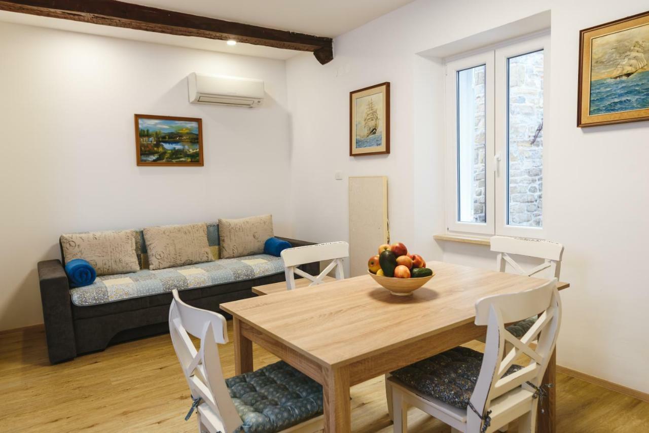 Apartment Martin ไพราน ภายนอก รูปภาพ